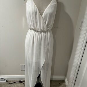 Elegant White Sleeveless Dress